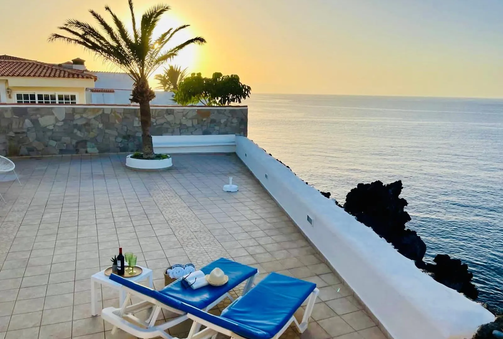 פוארטו דה סנטיאגו Beachfront Villa And Pool